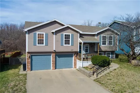 4607 Crystal Dr, Saint Joseph, MO 64503