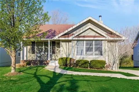 6272 N Holly St, Kansas City, MO 64118
