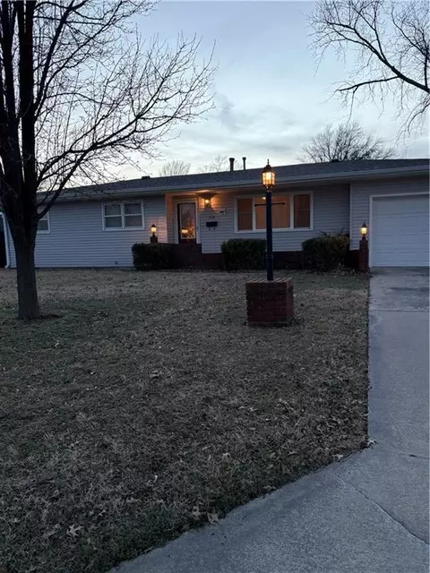 719 S Larson Ave, Chanute, KS 66720