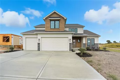 10407 N Liberty St, Kansas City, MO 64155