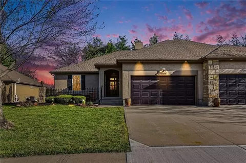 4005 SW Homestead Dr, Lees Summit, MO 64082