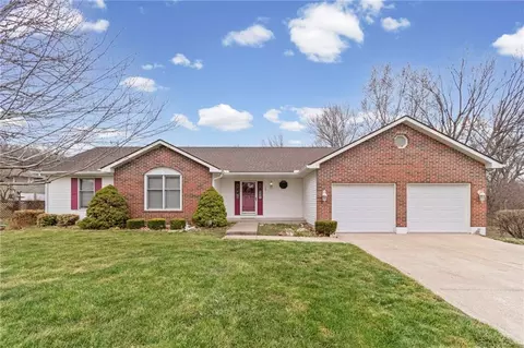 308 W Dauxville Dr, Richmond, MO 64085