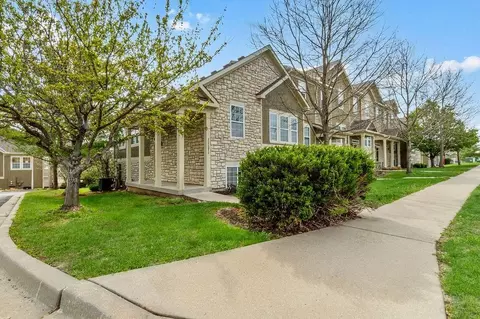 11171 S Woodsonia Dr, Olathe, KS 66061