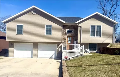 517 N Davis St, Maryville, MO 64468