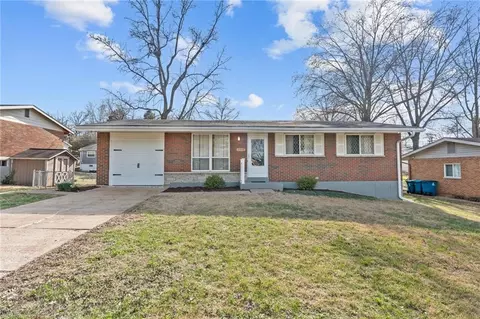3946 Colony Gardens Dr, Saint Louis, MO 63125