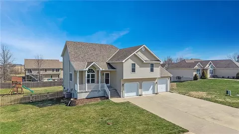 7385 SW Karen Rd, Trimble, MO 64492