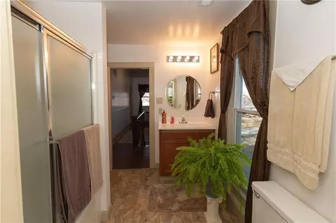 Bath - 703 E 4th St, Cherryvale, KS 67335 photo 2 of 4