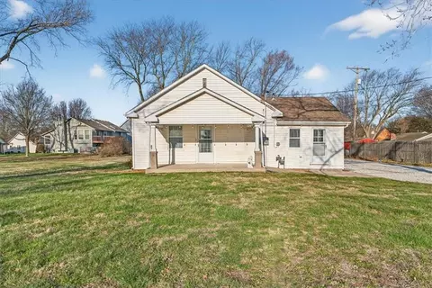 1490 Independence Ave, Lees Summit, MO 64086