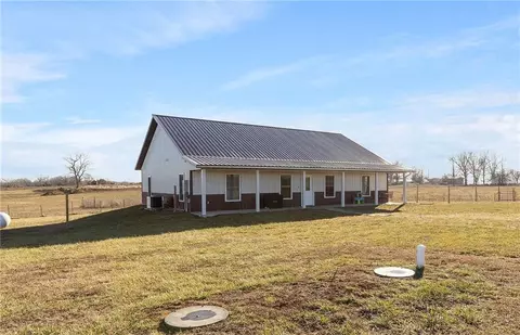 2710 NE Cc Hwy, Leeton, MO 64761