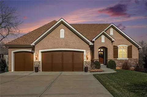 10514 NW 79th Pl, Weatherby Lake, MO 64152