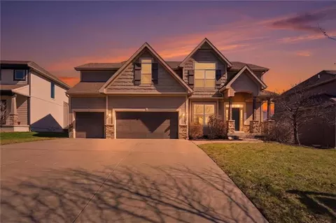 8050 NE 100th Ter, Kansas City, MO 64157
