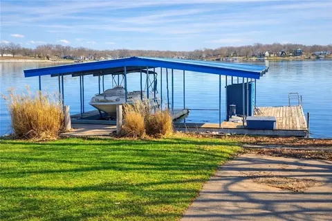 1656 Lake Viking Ter, Gallatin, MO 64640