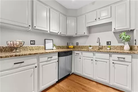 4942 Walnut St #2 SOUTH, Kansas City, MO 64112