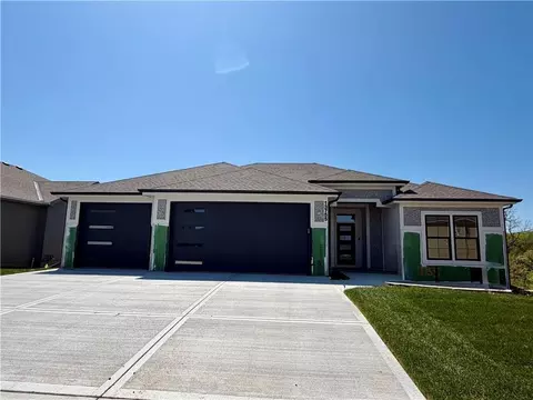 13755 NW 70th St, Parkville, MO 64152