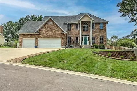 71 Arrowhead Dr, Lexington, MO 64067