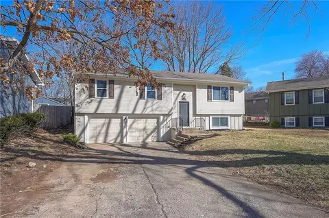 1704 S Taylor Cir, Olathe, KS 66062