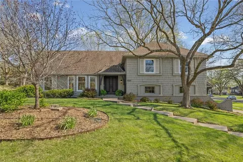 4509 W 93rd St, Prairie Village, KS 66207