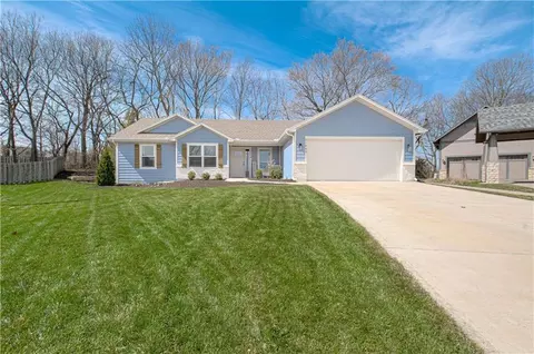 21045 W 225th Ter, Spring Hill, KS 66083