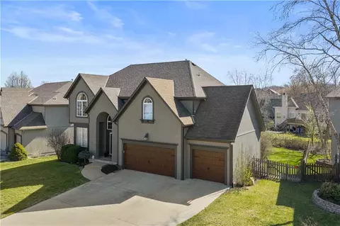 5929 NE Hidden Valley Dr, Lees Summit, MO 64064