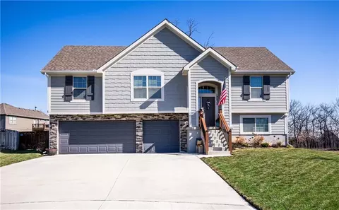 19934 W 221st St, Spring Hill, KS 66083