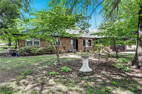 5 W 13th St, Eudora, KS 66025