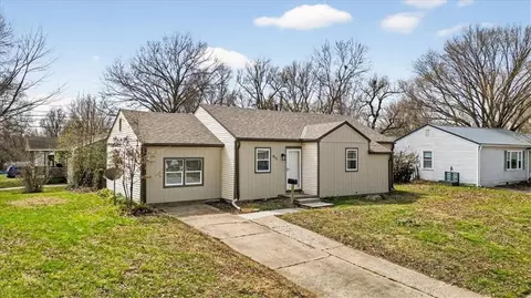 912 Vest Dr, Warrensburg, MO 64093