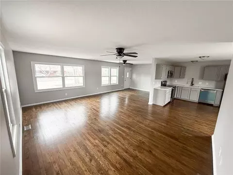 1116 N Swope Dr, Independence, MO 64056