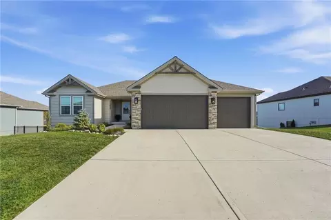 11827 N Manning Ave, Kansas City, MO 64157