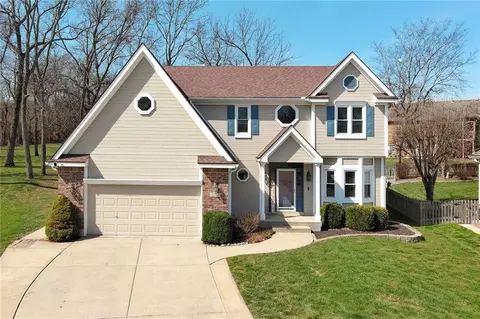 1236 SW Creekside Dr, Lees Summit, MO 64081