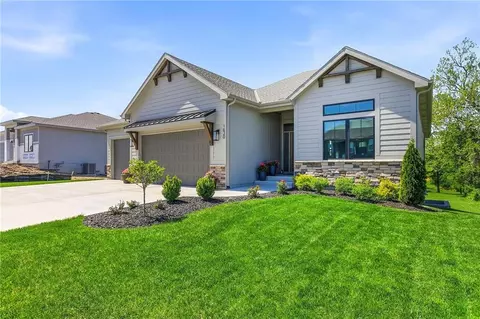 1820 Homestead Dr, Liberty, MO 64068