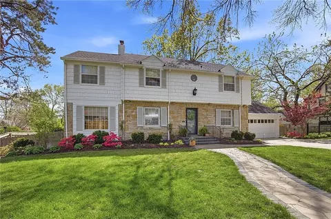 421 W 58th St, Kansas City, MO 64113