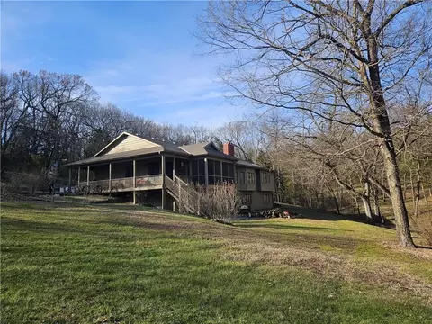 1152 N 1100 Rd, Lawrence, KS 66047