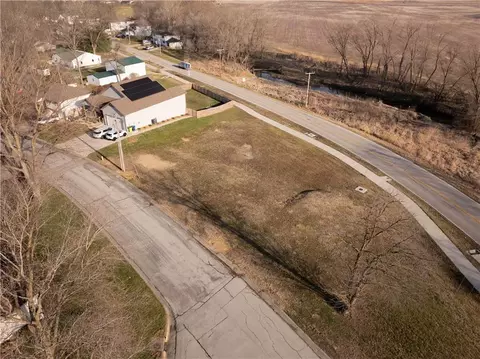 000 E Meadow St, Smithville, MO 64089