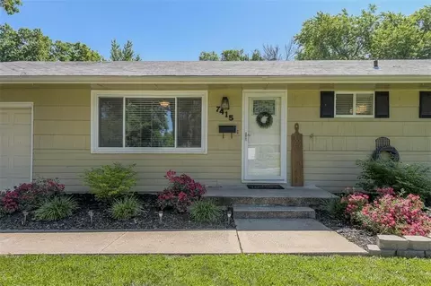 7415 Maple Ln, Overland Park, KS 66204