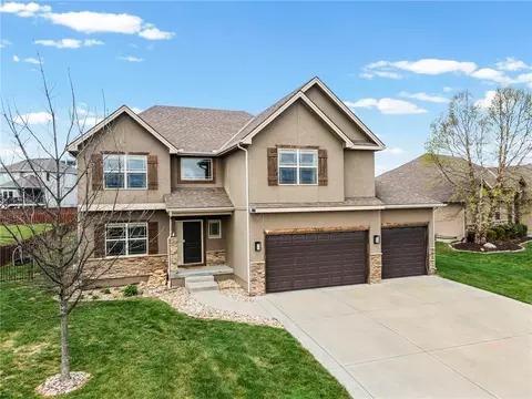 1058 SW Conch Way, Lees Summit, MO 64064