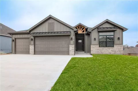 2316 Larkspur Ln, Kearney, MO 64060