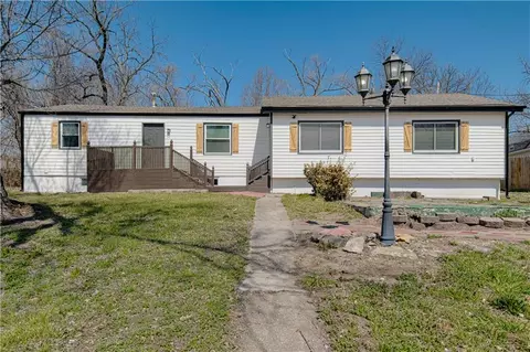 231 Springdale Ave, Bonner Springs, KS 66012