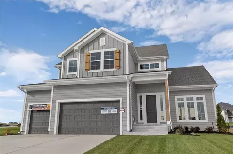 17218 S Heatherwood St, Olathe, KS 66062