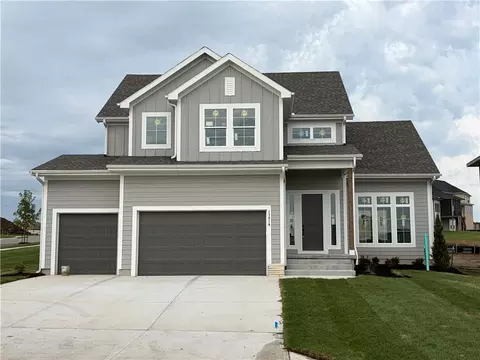 17218 S Heatherwood St, Olathe, KS 66062