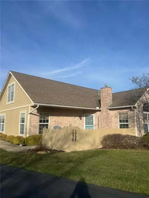 1928 W 139th St, Leawood, KS 66224
