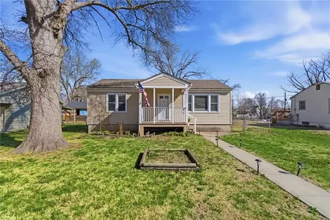 522 Pennsylvania St, Leavenworth, KS 66048