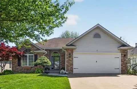 3328 S Victoria Dr, Blue Springs, MO 64015