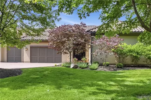 3214 W 137th St, Leawood, KS 66224