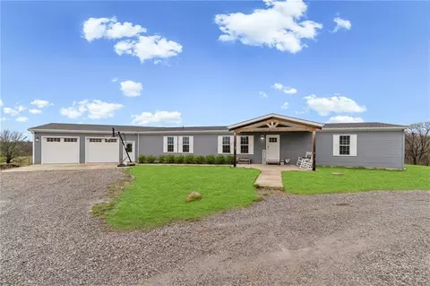 3272 SW 204th St, Trimble, MO 64492