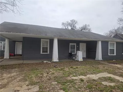 1413 Spruce St, Leavenworth, KS 66048