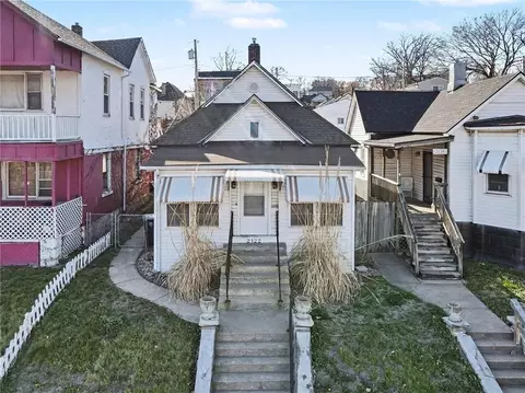 2122 Summit St, Kansas City, MO 64108