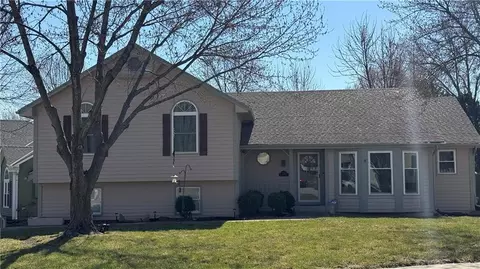 1501 NE Misty Ln, Lees Summit, MO 64086