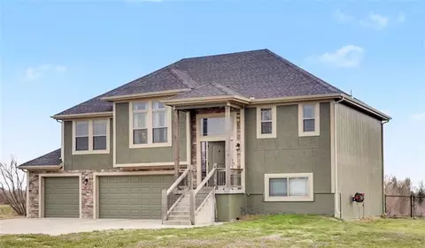 16699 Dana Ln, Leavenworth, KS 66048