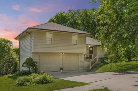 631 Cosby St, Liberty, MO 64068