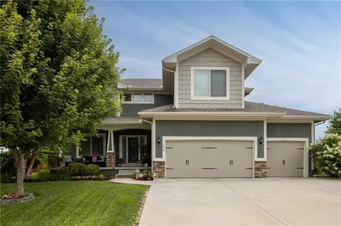 104 SW Greenbriar Dr, Blue Springs, MO 64064